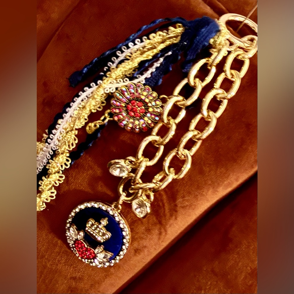 *UNIQUE* Gold and Blue Crown Heart Pendant Bag Charm - Picture 6 of 9